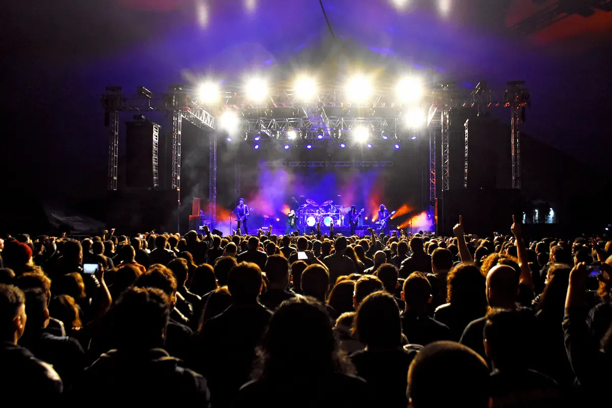 foule assistant à un festival